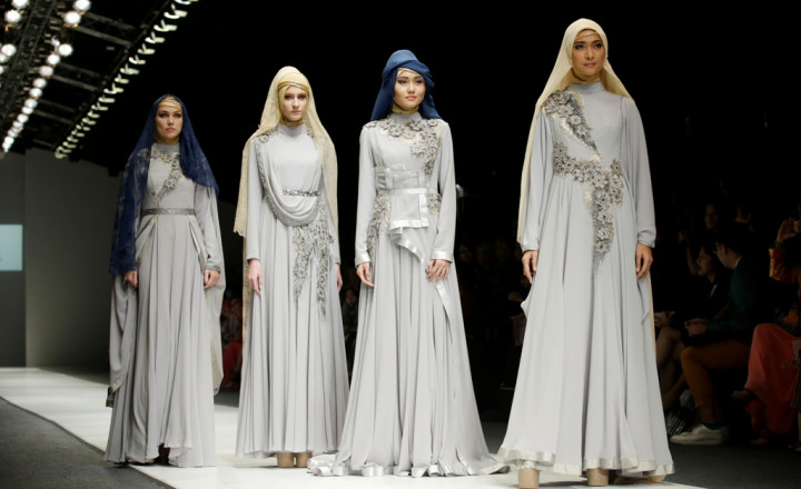 Desainer Busana Muslim Indonesia yang Tampil di Ajang Internasional 