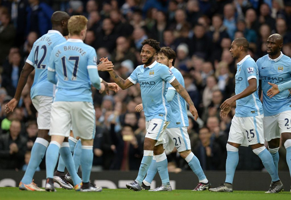 Para pemain City merayakan gol yang dicetak Raheem Sterling (tengah) ke gawang Sunderland (Foto:  AFP PHOTO / OLI SCARFF)