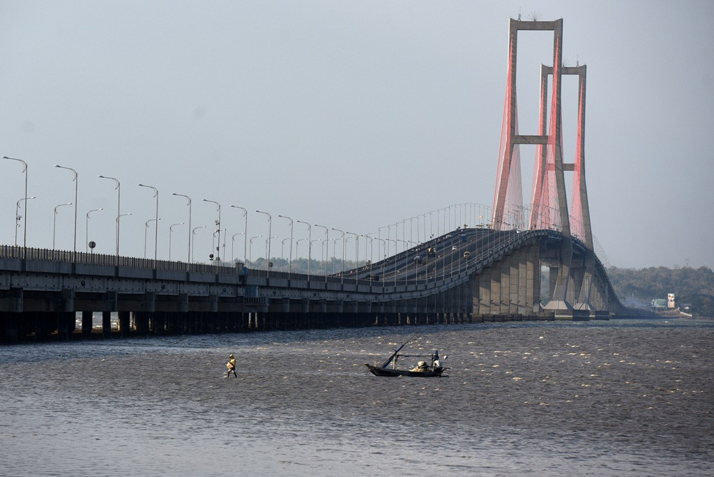 Jembatan Suramadu. ANTARA FOTO/Zabur Karuru.