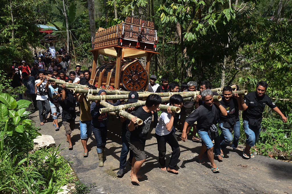Tradisi Pemakaman Unik Adat Toraja