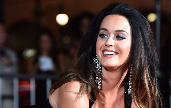 2016, Penampilan Katy Perry Lebih Sederhana