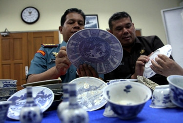 Warga Dumai Ungkap Penemuan Keramik Kuno