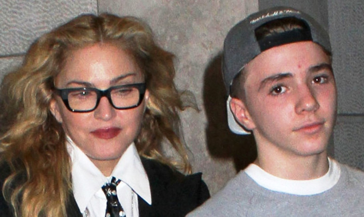 Rocco Merasa Diperlakukan Madonna seperti Piala Ketimbang sebagai Anak