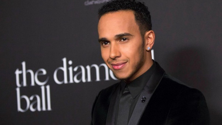 Serius Bemusik, Lewis Hamilton Les Vokal