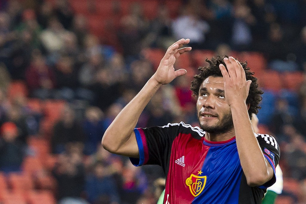 Gelandang serang asal Mesir Mohamed Elneny. (AFP PHOTO / FABRICE COFFRINI)