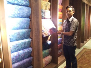 Pengusaha Batik Ikuti Tren Busana Dunia Hadapi MEA