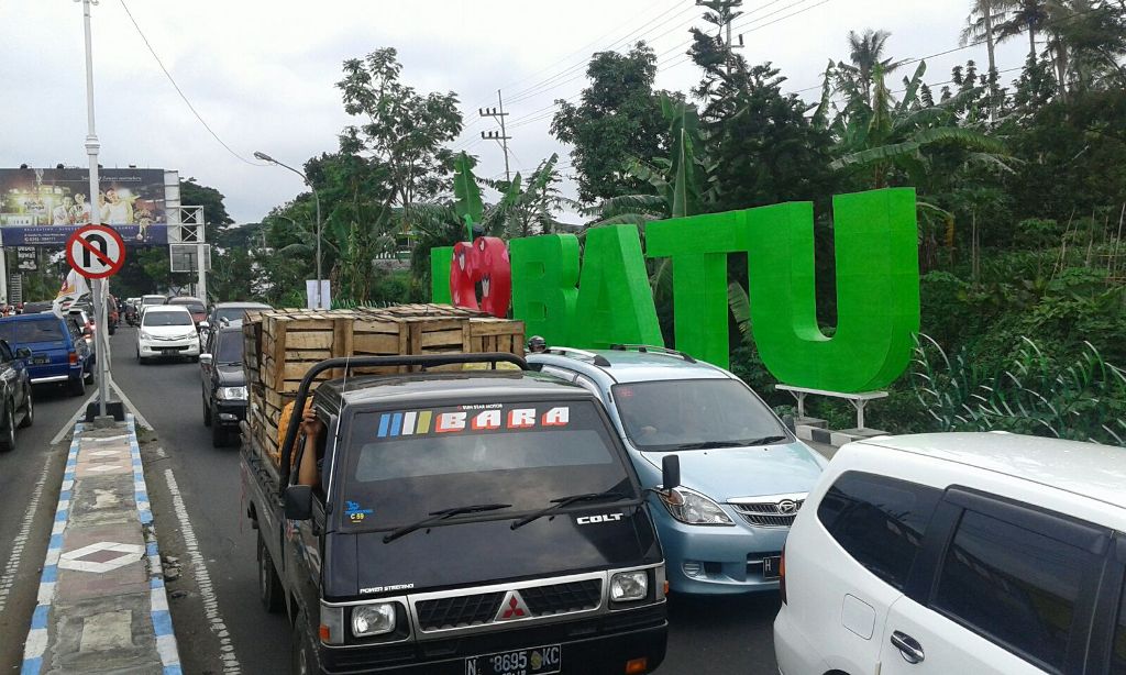 Kepadatan arus lalu lintas di Kota Batu mulai terlihat di beberapa jalur utama. Foto: Metrotvnews.com/Miski