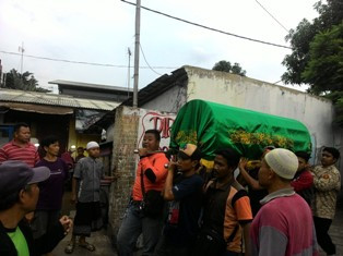 Arifin Tinggalkan Istri yang Tengah Hamil 7 Bulan