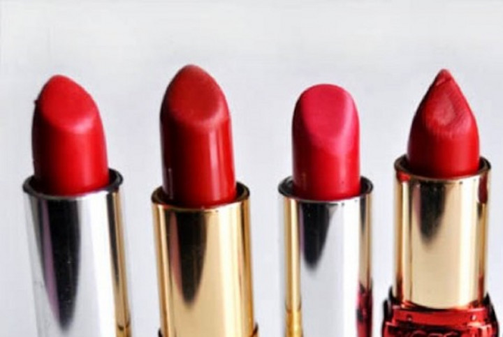 Melihat Kepribadian Wanita dari Bentuk Lipstiknya