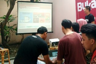 Hadapi MEA, UKM Didorong Jualan Lewat <i>Online</i>