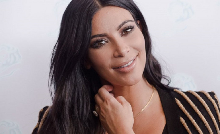 Kim Kardashian Ajak Pengikutnya di Twitter Liburan Bersama