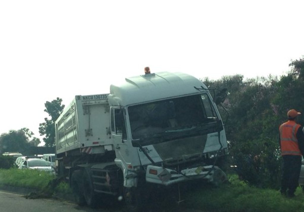  Truk  Pengangkut Gas  Alami Kecelakaan di Tol Purbaleunyi KM 