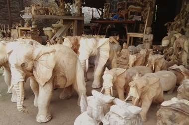 Pengusaha Ukir Jepara Tidak Tahu MEA