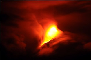 Meletus, Gunung Soputan Semburkan Hujan Debu Vulkanik