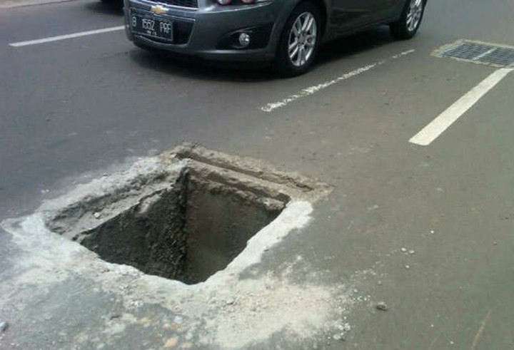 Ada Lubang di Jalan Jenderal Sudirman