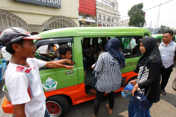 Penurunan Harga BBM Belum Diikuti Tarif Angkutan 