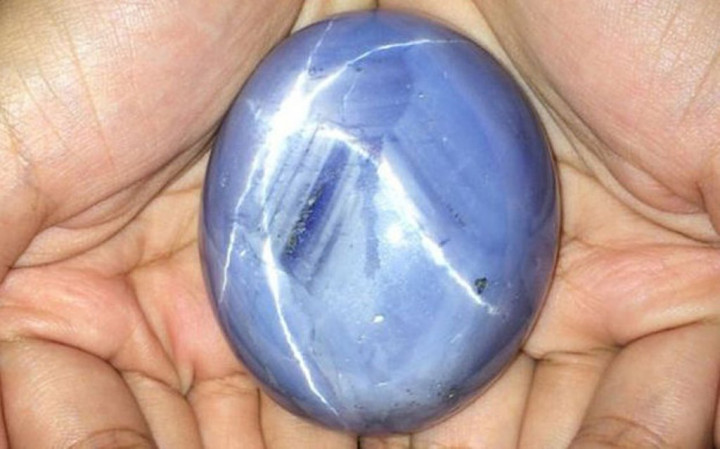 Batu Safir Terbesar di Dunia Ditemukan di Sri Lanka