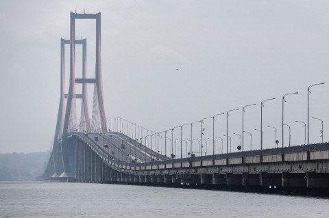 8800 Hantu Jembatan Suramadu HD Terbaik