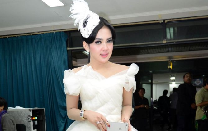 Video Syahrini Main Salju Jadi Bahan Tertawaan Netizen