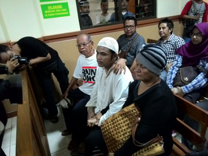 Orang Tua Korban Salah Tangkap Berharap Keadilan Hakim