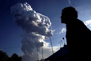 Korban Letusan Gunung Soputan Krisis Air Bersih