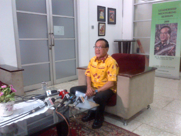 <i>Tolonglah Bang Akbar, Penyakit di Golkar Hanya Beberapa Ekor</i>