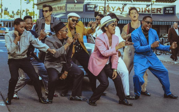 Uptown Funk Lagu Terlaris 2015 di Inggris
