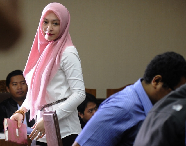 Mendadak Jilbab Angelina Sondakh 