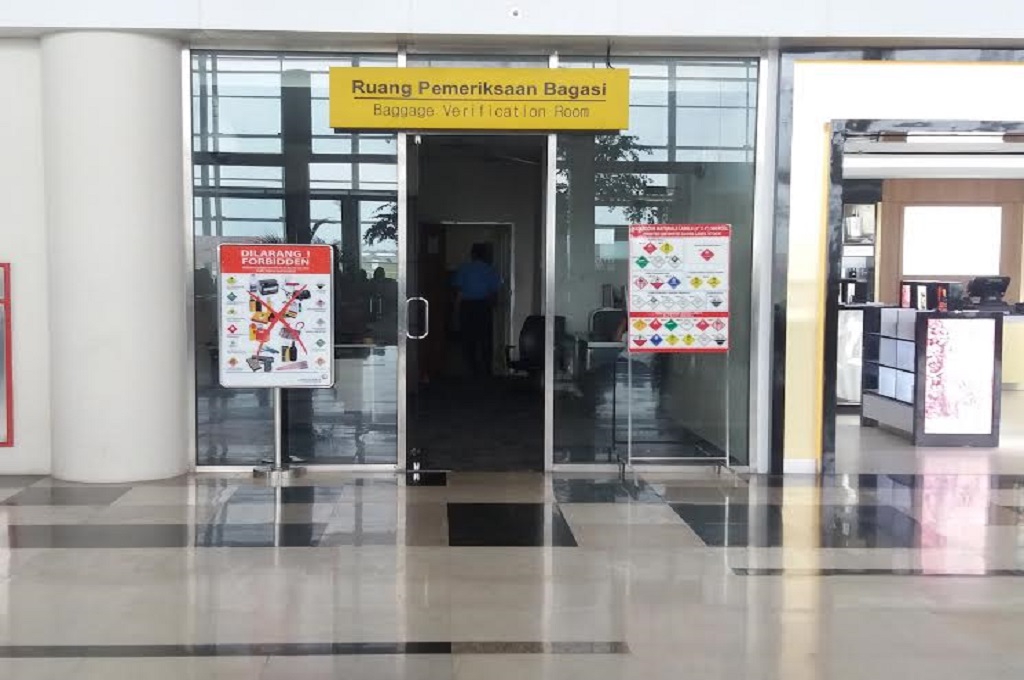 Ruang pemeriksaan bagasi di Bandara Kualanamu, MTVN - Budi Warsito