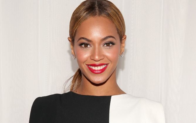 Beyonce akan Tampil Bersama Coldplay di Super Bowl 50