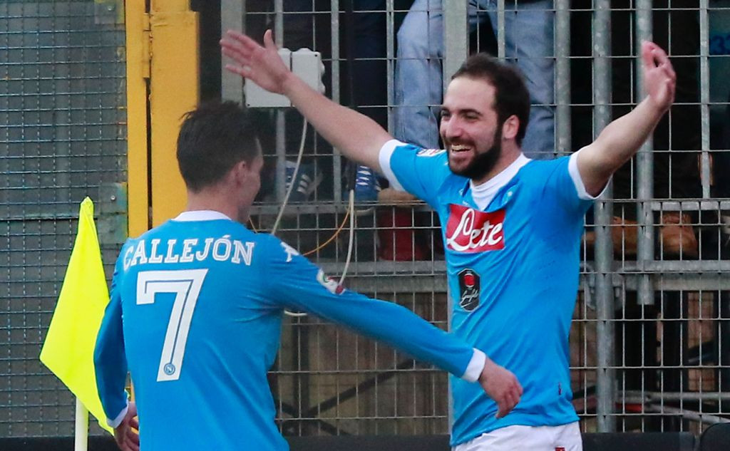 Gonzalo Higuain mencetak gol untuk Napoli (Foto: AFP/Carlo Hermann)