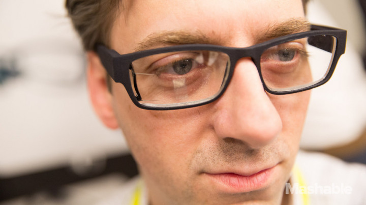 Carl Zeiss Buat Kacamata Pintar, Bentuknya Seperti Kacamata Biasa 