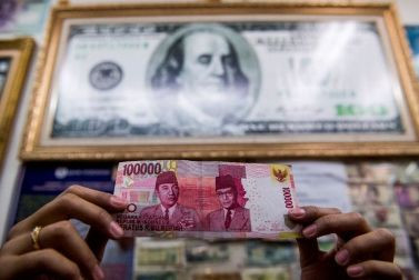 Rupiah Rebounds to Rp13,895
