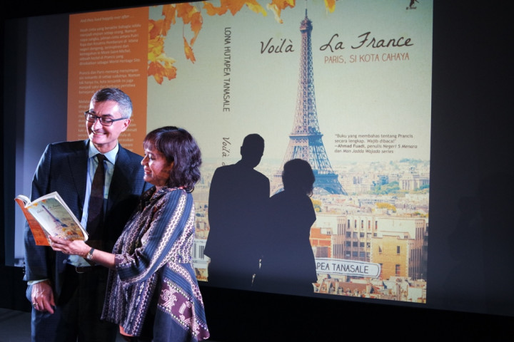 Intip Kebiasaan Masyarakat Prancis di Buku Voila La France