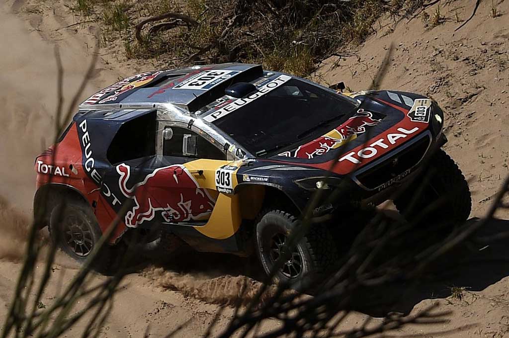 Carlos Sainz amankan kemenangan kedua bersama Peugeot Racing. Red Bull