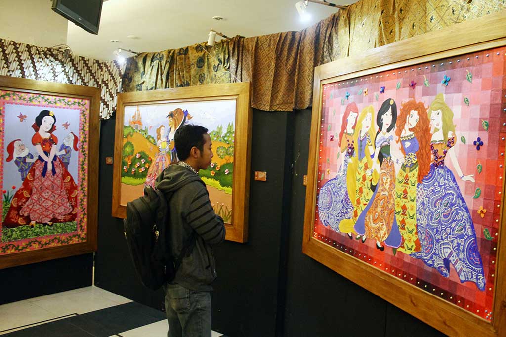 Lukisan Batik Karakter Disney Dipamerkan di Unibraw
