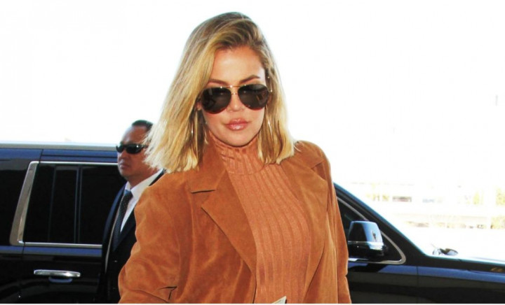Pesawat yang Ditumpangi Khloe Kardashian Mendarat Darurat