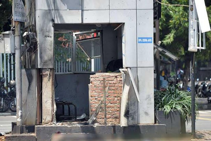 Ledakan Bikin Rupiah & IHSG Jeblok, Ini Respons Menkeu