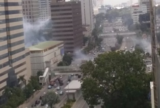 Polisi Sisir Gedung Djakarta Theater Cari Pelaku Teror Sarinah