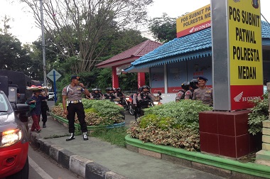 Brimob Bersenjata Laras Panjang Berpatroli di Sumut