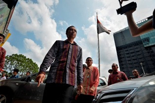 Bule Puji Polri di Depan Jokowi