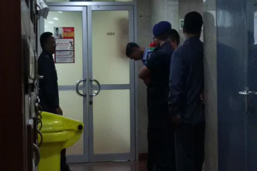 Suasana penggeledahan di ruang Damayanti di DPR, MTVN - Githa Farahdina