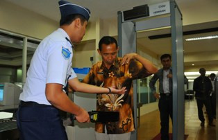 Ahok Minta Pengamanan Gedung Selalu Ketat