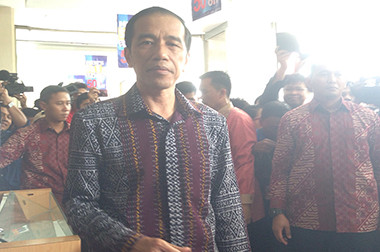 Ke Sarinah, Jokowi Sapa Karyawan Gerai Makanan Cepat Saji