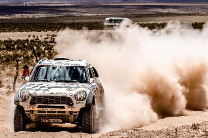 Tak Ingin Kalah dari Loeb, Hirvonen Unjuk Gigi di Etape-12 Dakar Rally