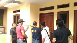 Istri Afif Bawa Bungkusan Hitam Besar Sebelum Tinggalkan Kontrakan