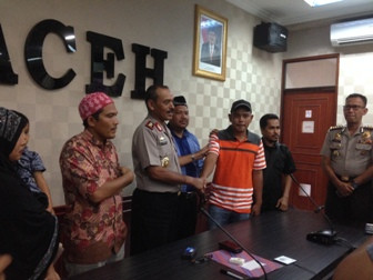 Anggota Kelompok Bersenjata Raja Rimba Serahkan Diri