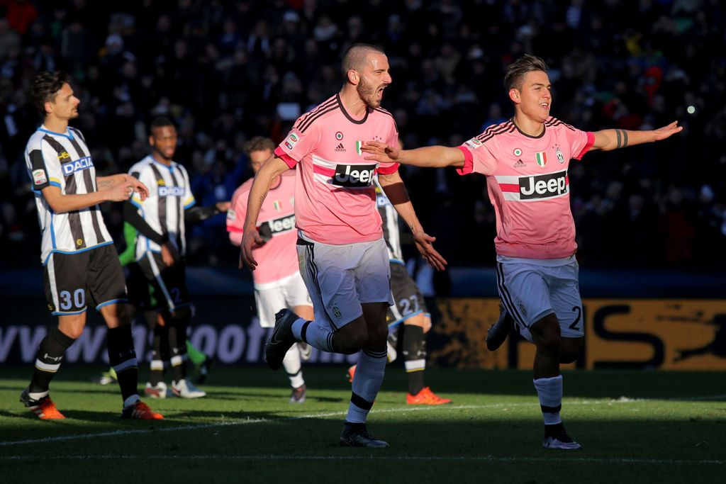 Paulo Dybala (Kanan) merayakan gol kemenangan. (Foto: AFP/Marco Bertorello) 