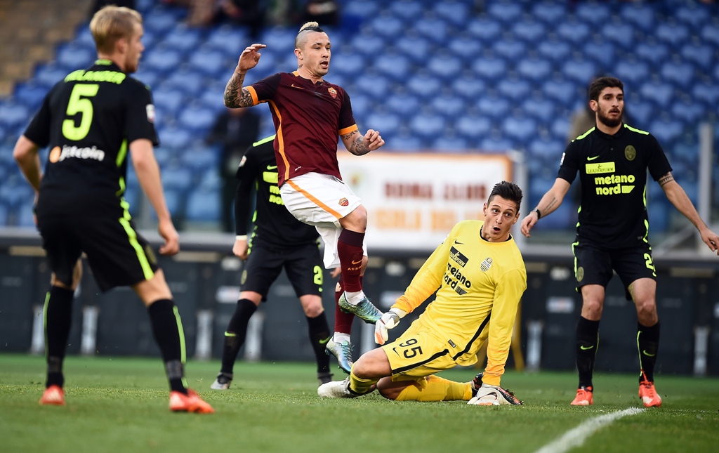 AS Roma vs Verona berakhir imbang dengan skor 1-1 (FILIPPO MONTEFORTE / AFP)