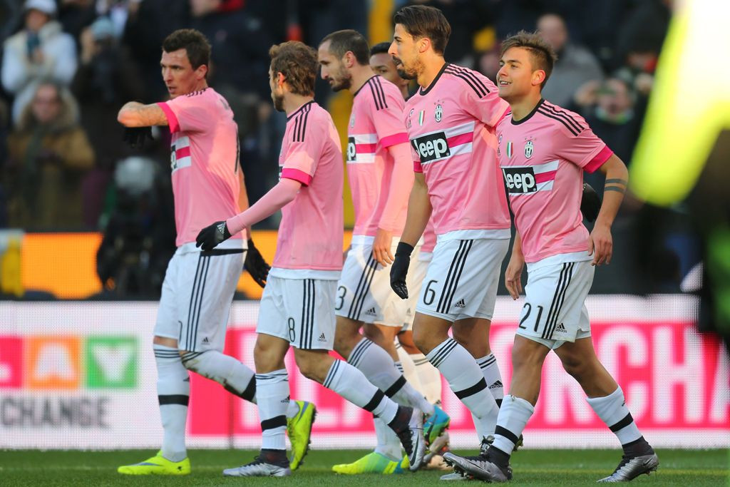 Penggawa Juventus merayakan kemenangan. (Foto: AFP/Marco Bertorello)